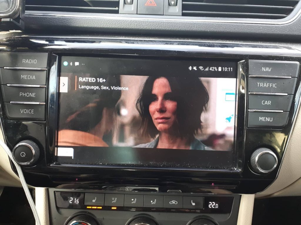 NETFLIX in your car? No problem! Floating Apps